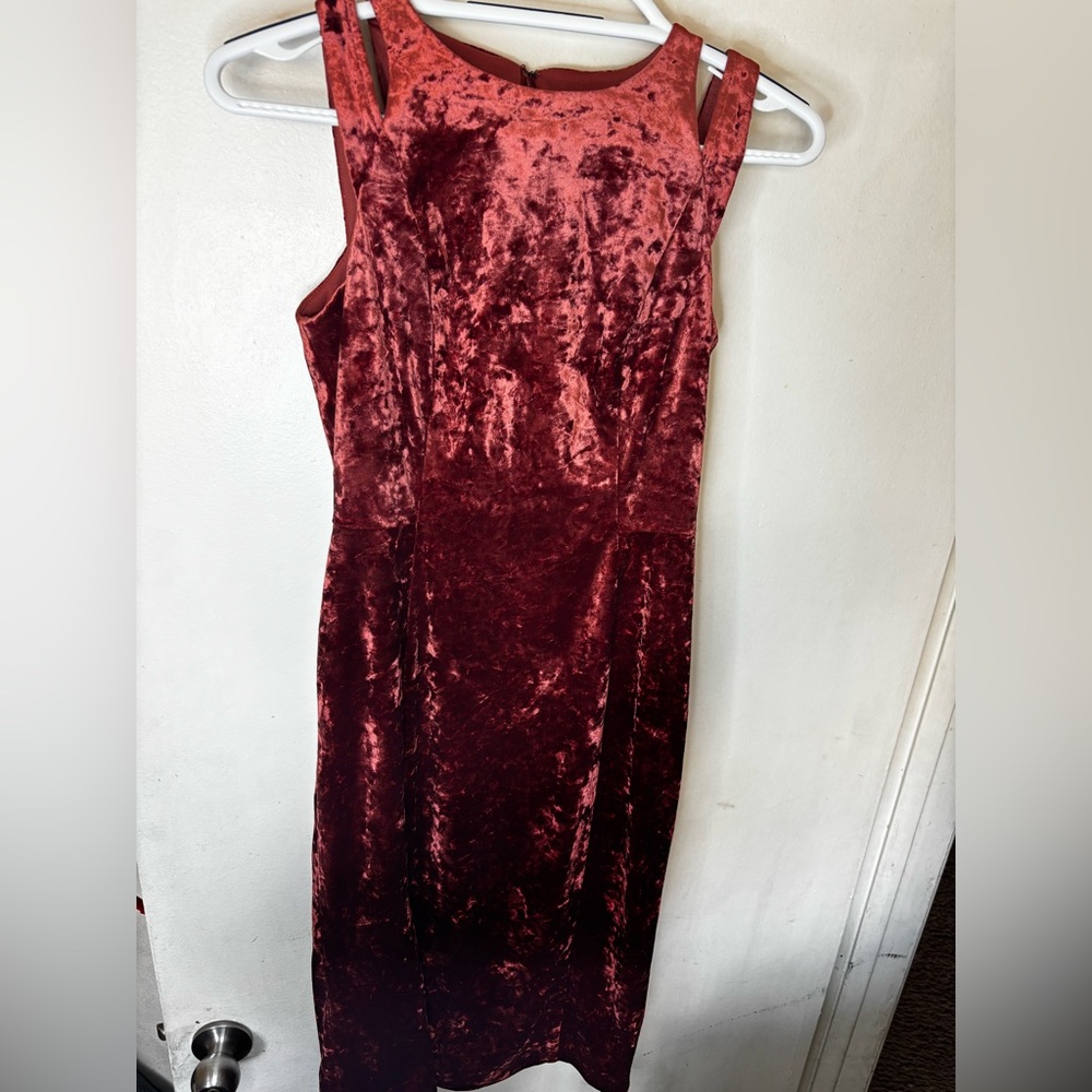 Maggy London Burnt Red Crushed Velvet Cold Open Shoulder Dress Sz 4